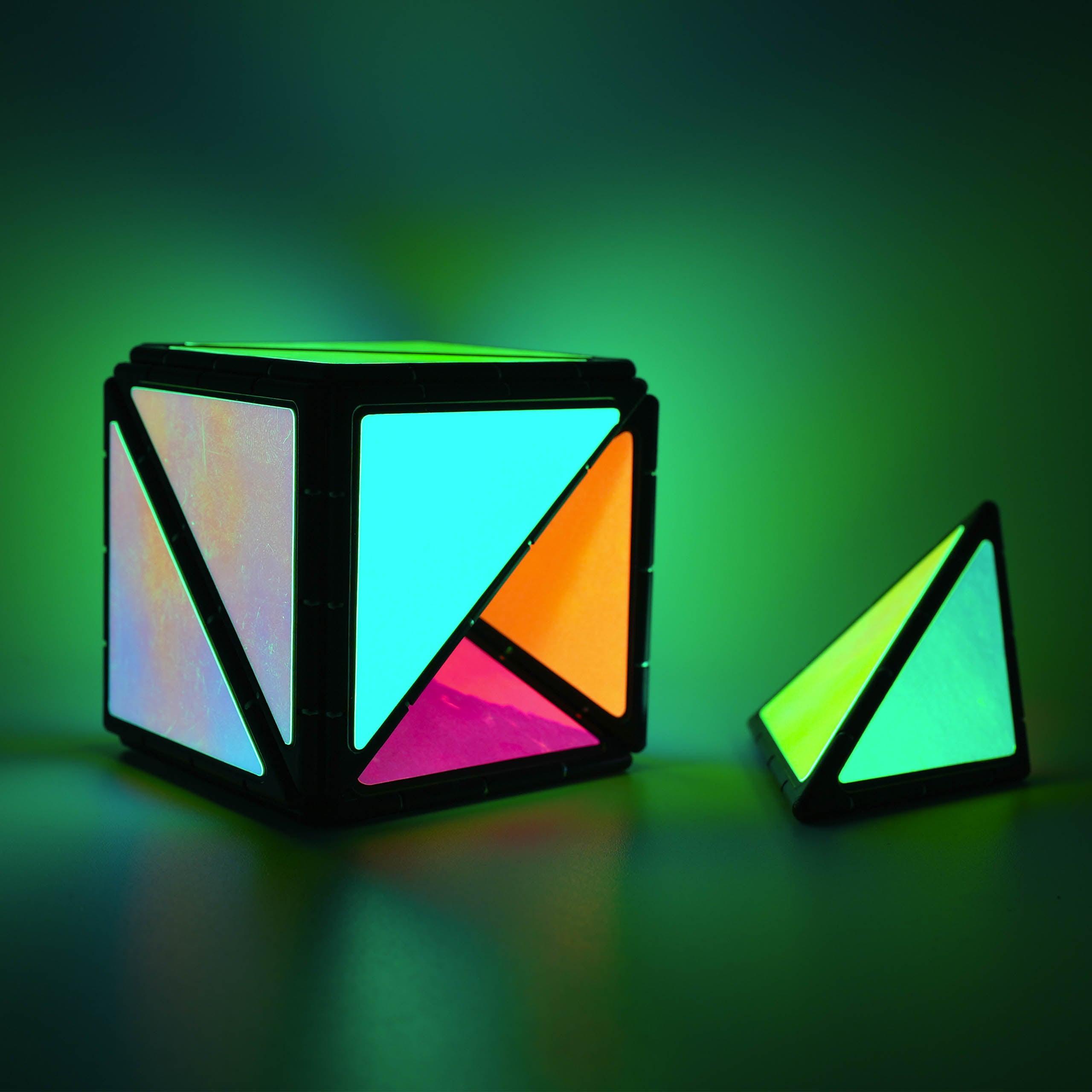 TOSY Magnet Pyramid Transfomer Box Glow